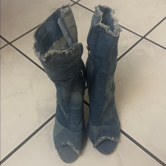 Stylish Denim Peep-Toe Stiletto Boots - Picture 3 of 5